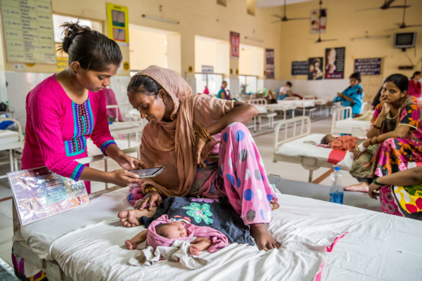 Sapna counsels patients in the maternity ward 1